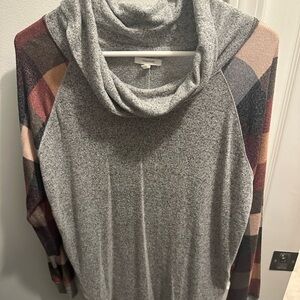 Gray Plaid Sleeve Sweater